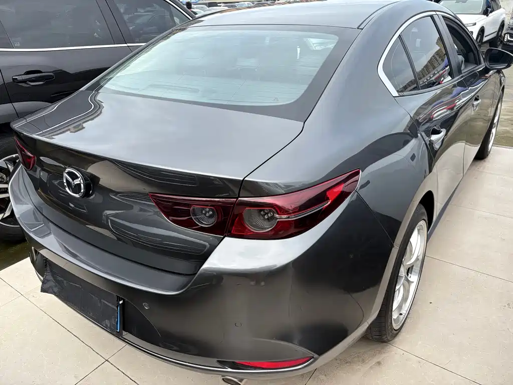 Mazda 3 Axela 2022 — фото 14
