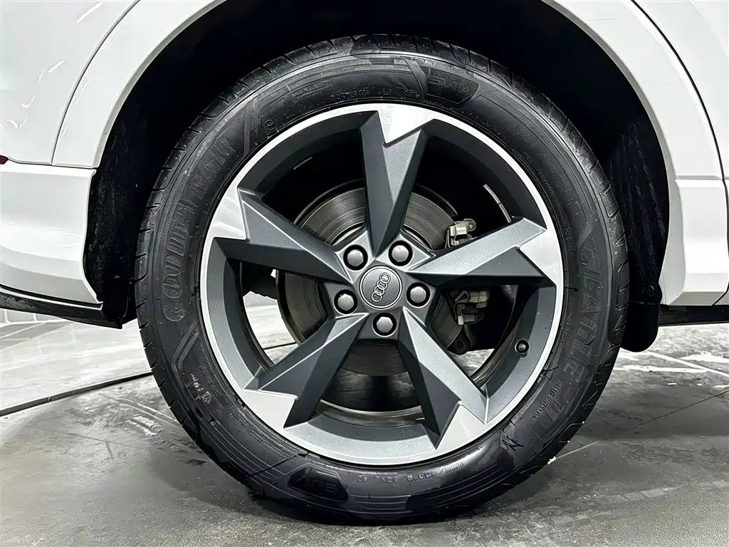 Audi Q3 2020 — фото 14