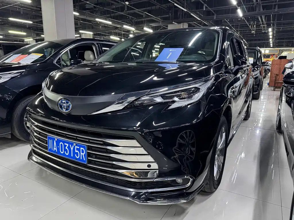 Toyota Sienna 2023 — фото 11