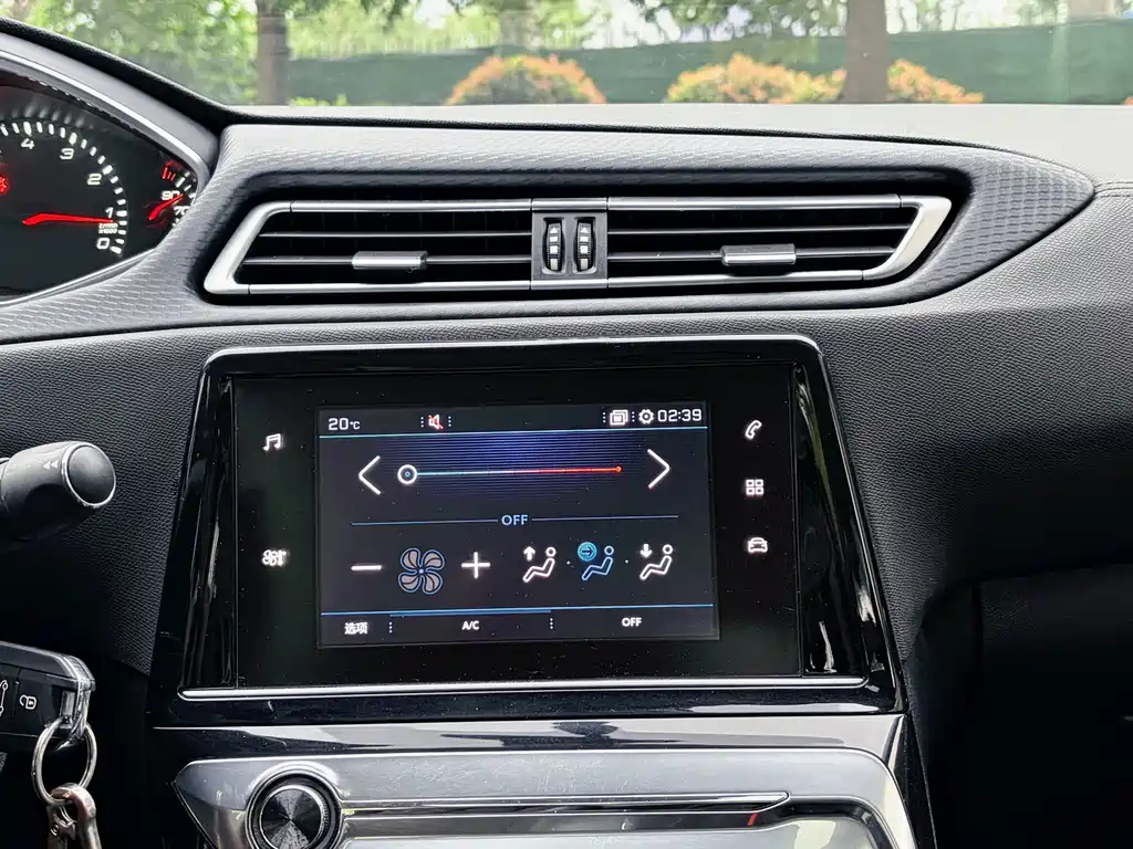 Peugeot 308 2018 — фото 17