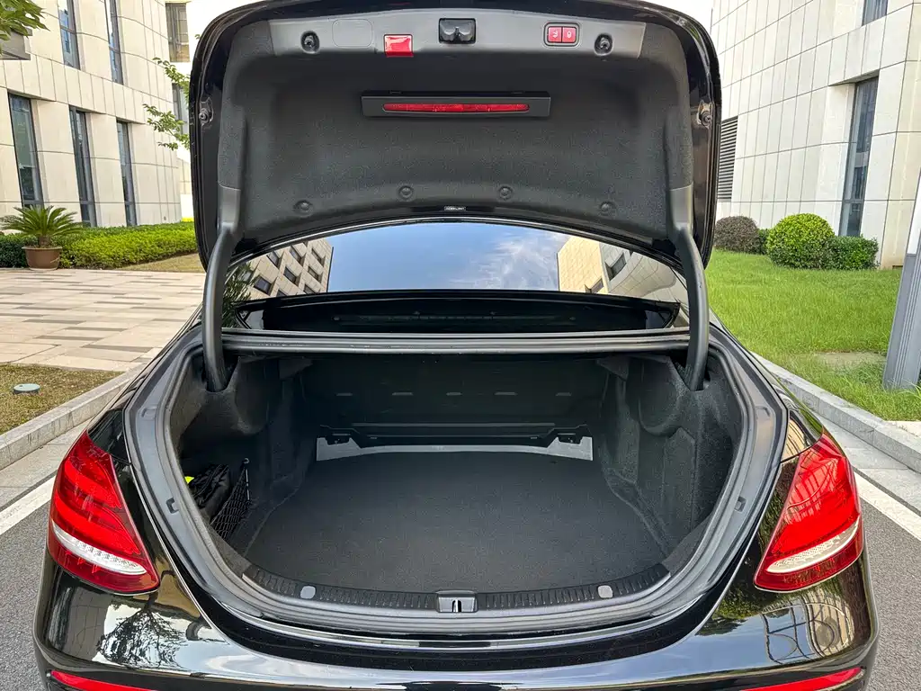 Mercedes-Benz E-Class 2020 — фото 27