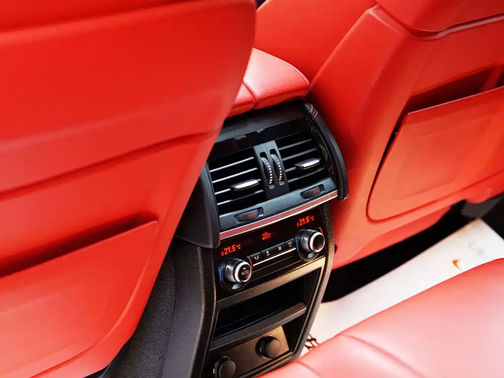 BMW X6 M 2018 — фото 11
