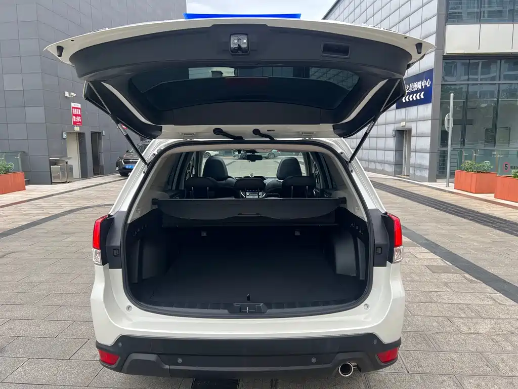 Subaru Forester 2021 — фото 10