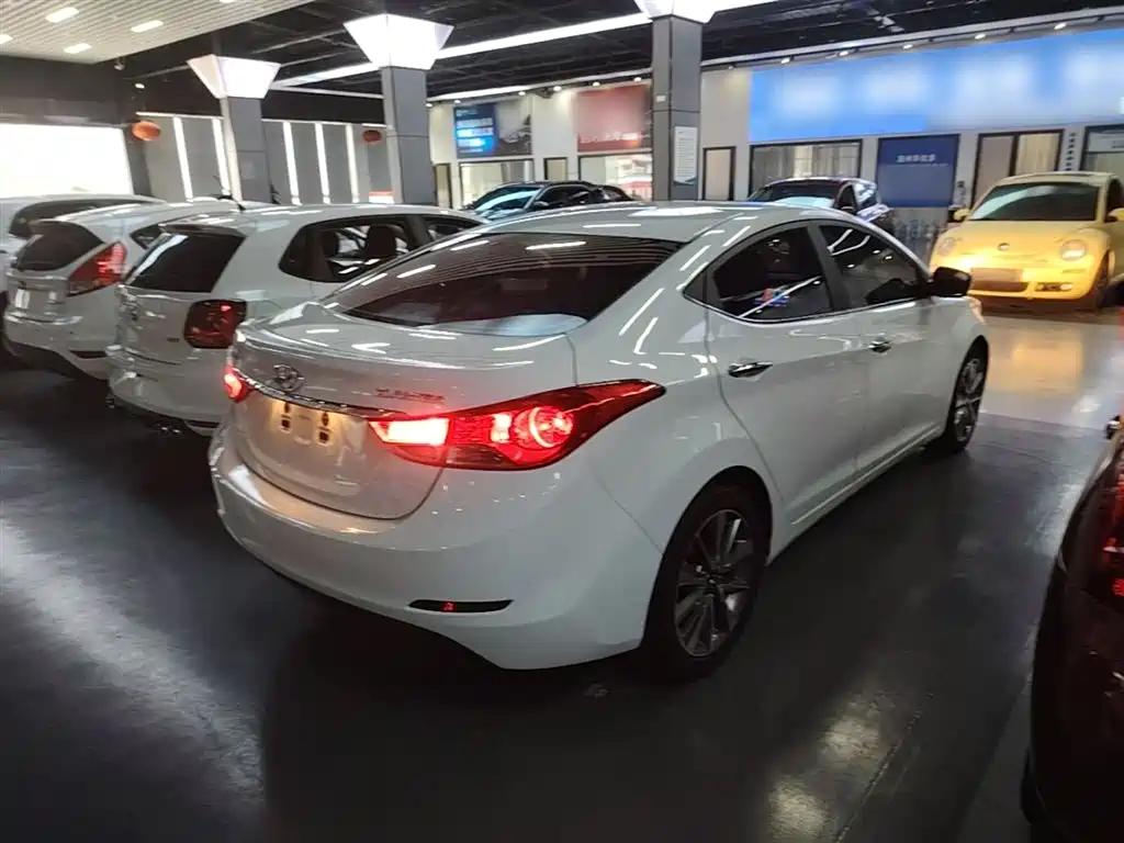 Hyundai Elantra Langdong 2015 — фото 7