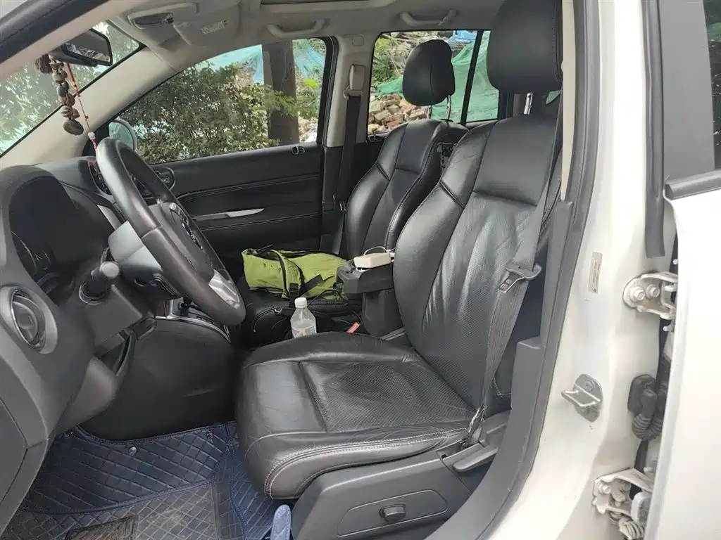 Jeep Compass 2015 — фото 16