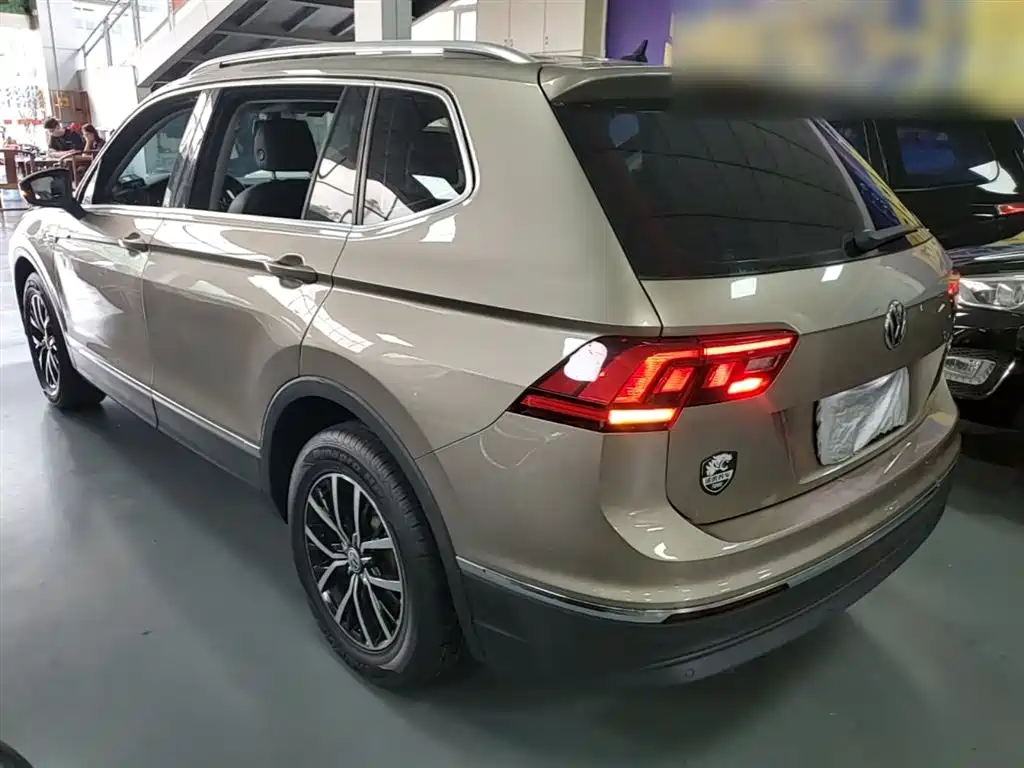 Volkswagen Tiguan L 2018 — фото 5