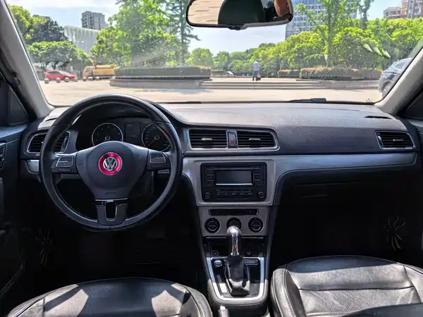 Volkswagen Lavida 2013