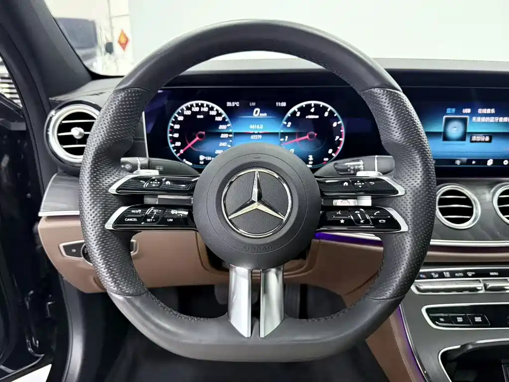 Mercedes-Benz E-Class 2022 — фото 18