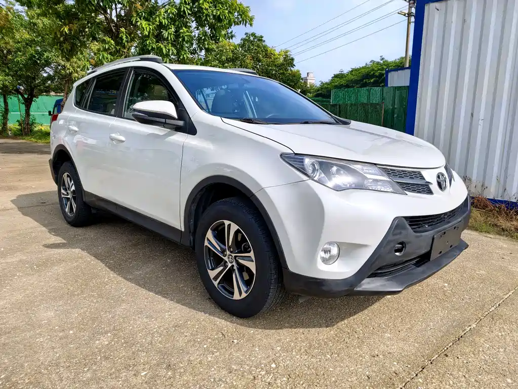 Toyota RAV4 2015 — фото 3