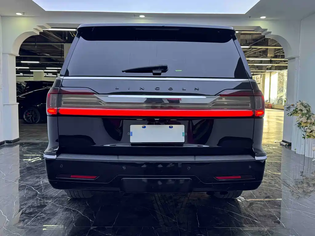 Lincoln Navigator 2018 — фото 17