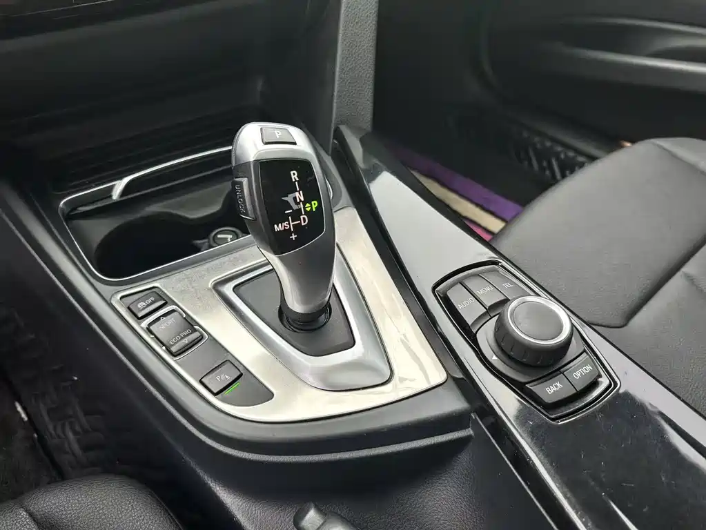 BMW 3 Series 2017 — фото 14