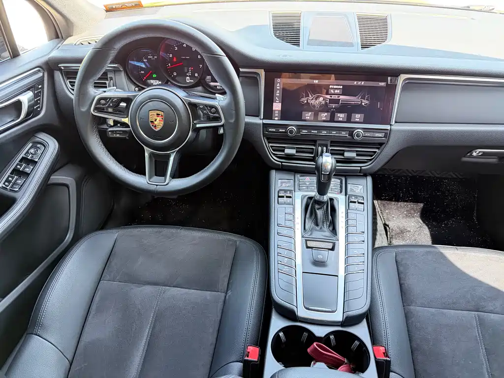 Porsche Macan 2018 — фото 26