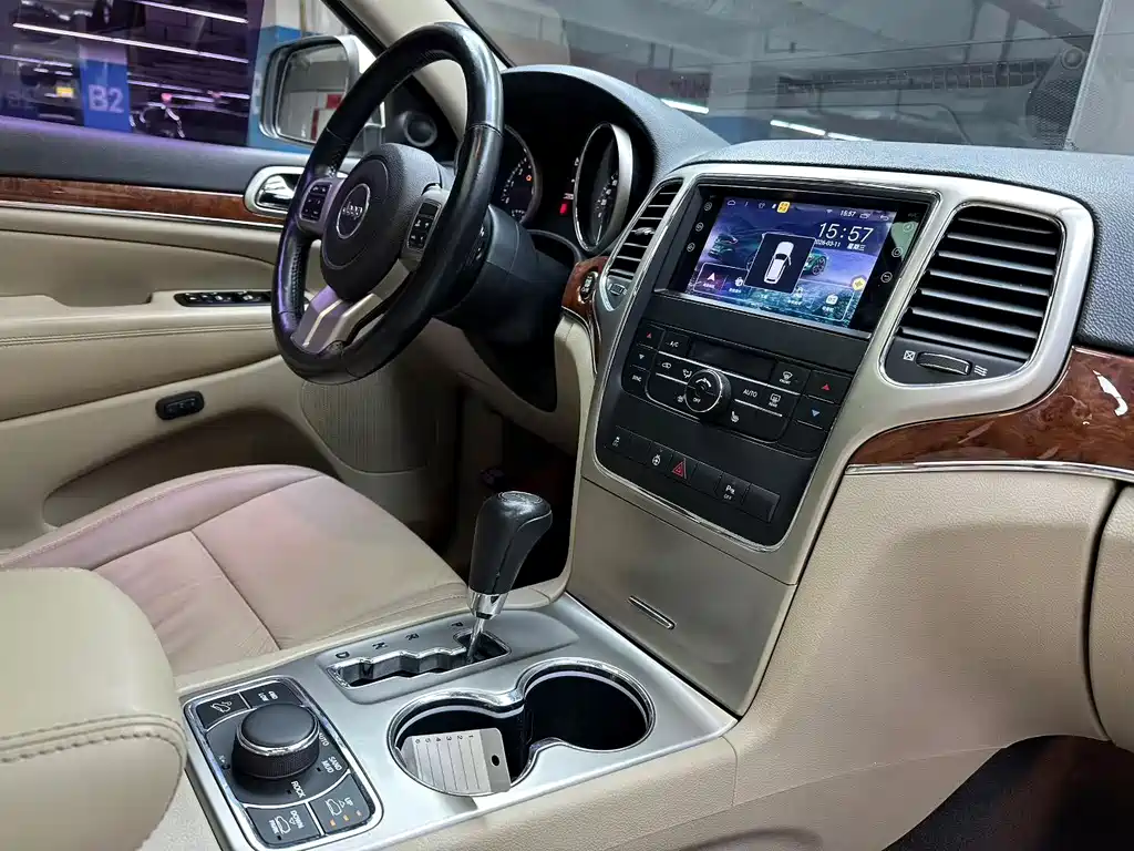 Jeep Grand Cherokee 2011 — фото 7