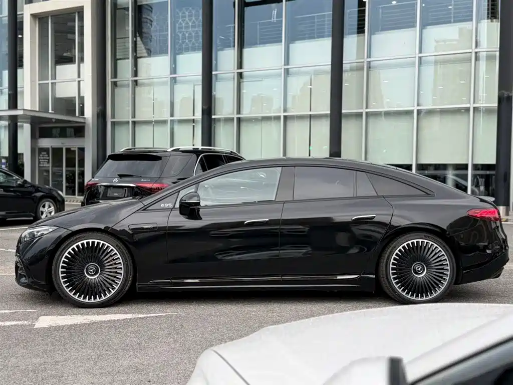 Mercedes-Benz EQS AMG 2025 — фото 3
