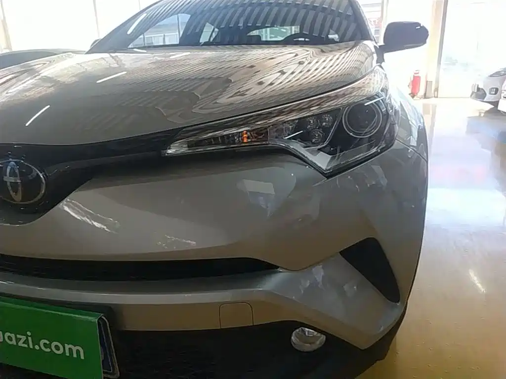 Toyota C-HR 2019 — фото 24