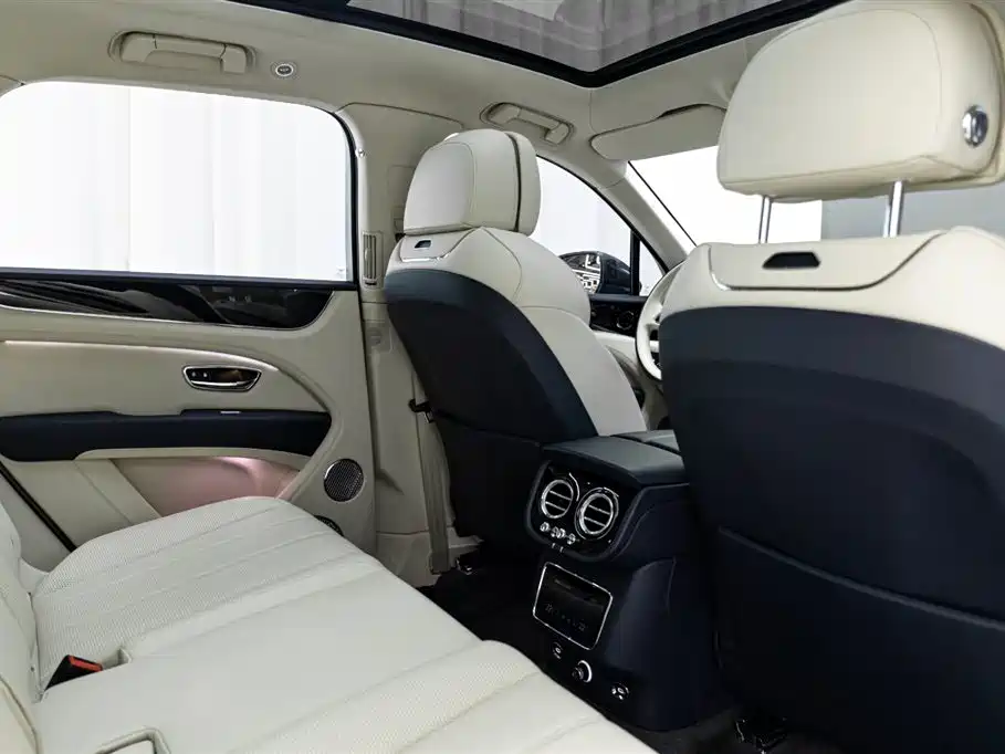 Bentley Bentayga 2022 — фото 14