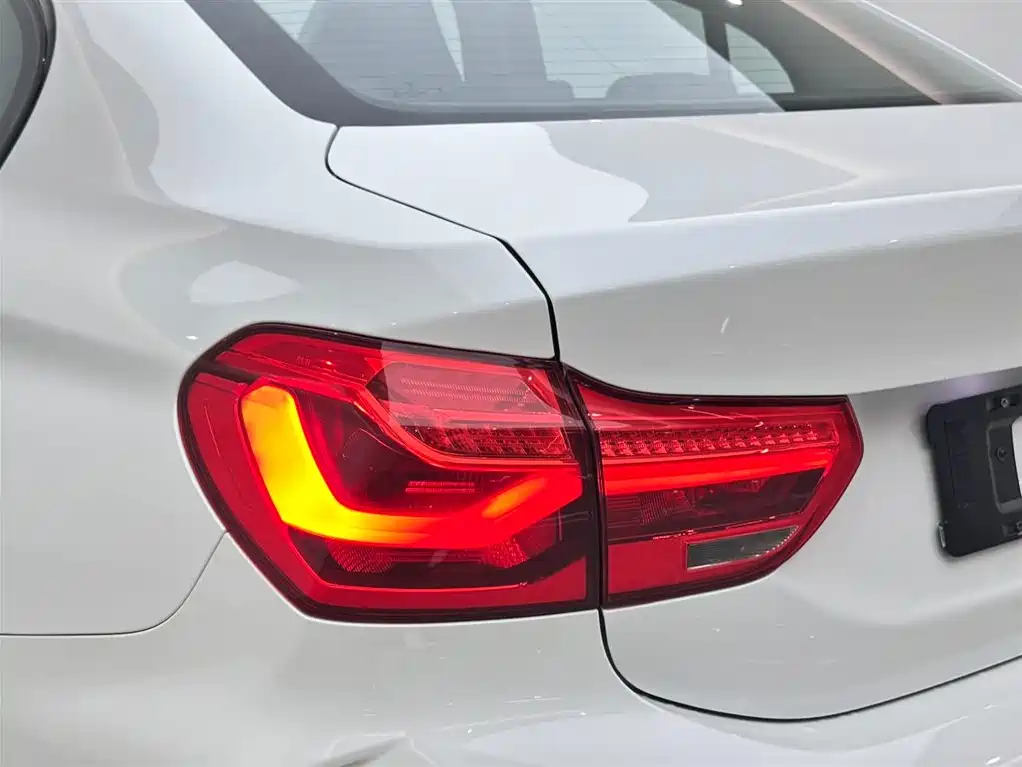BMW 1 Series 2022 — фото 17