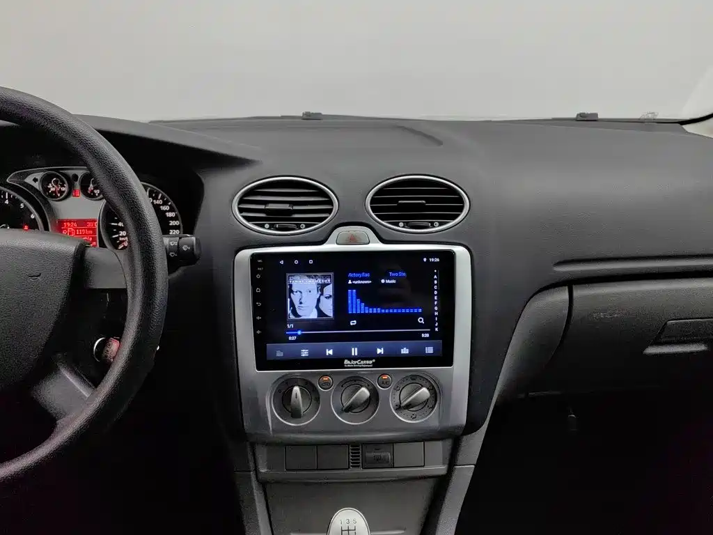 Ford Focus 2013 — фото 12