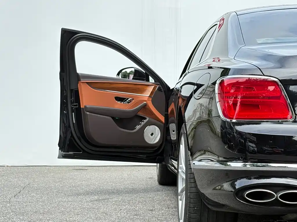 Bentley Flying Spur PHEV 2023 — фото 22
