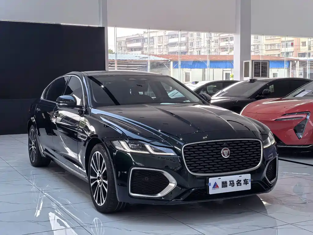 Jaguar XFL 2025 — фото 3