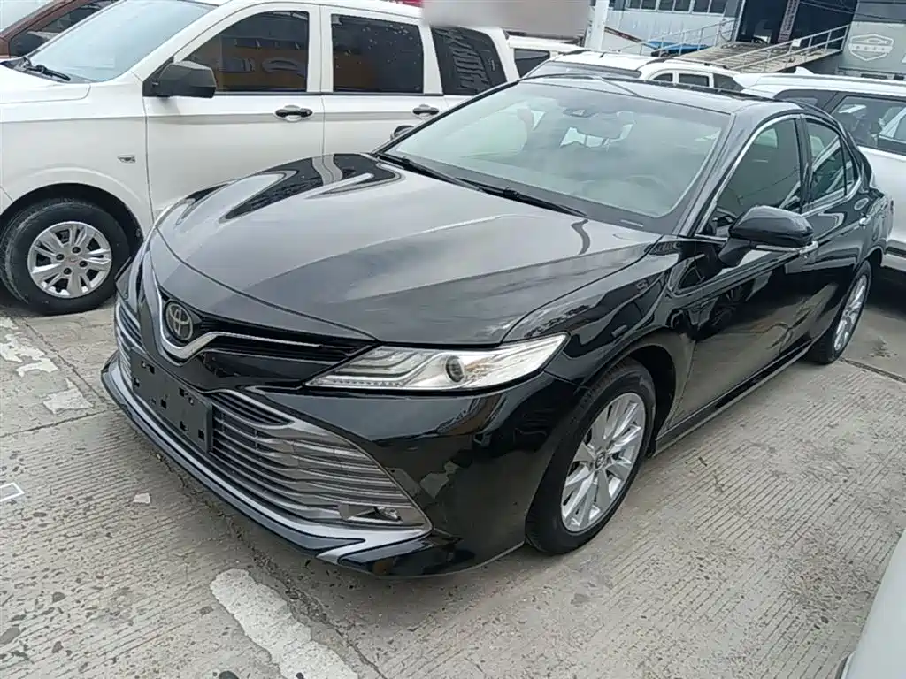 Toyota Camry 2019 — фото 2
