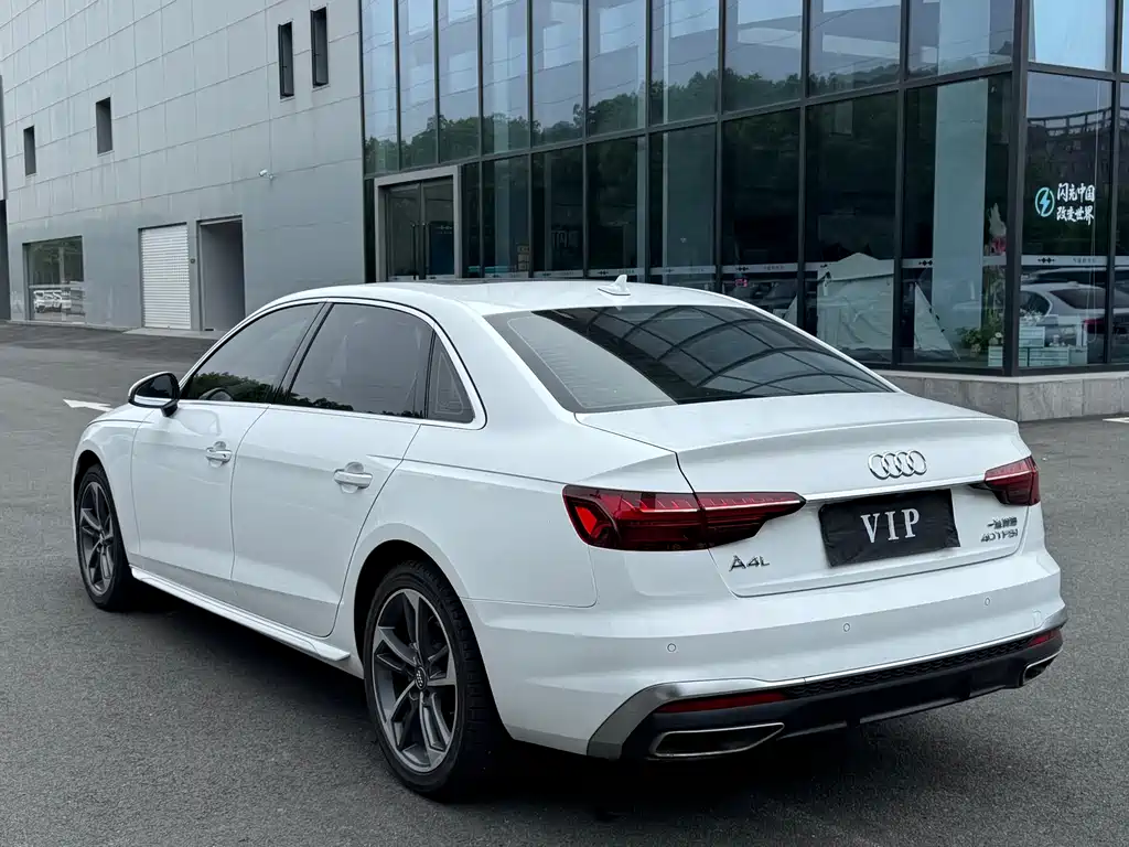 Audi A4L 2022 — фото 22