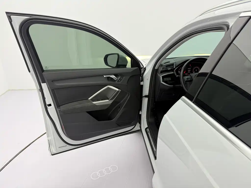 Audi Q3 2022 — фото 23