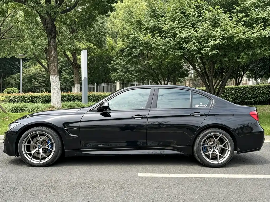 BMW 3 Series 2018 — фото 9