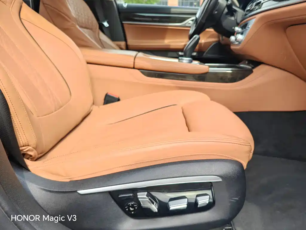 BMW 7 Series 2017 — фото 13