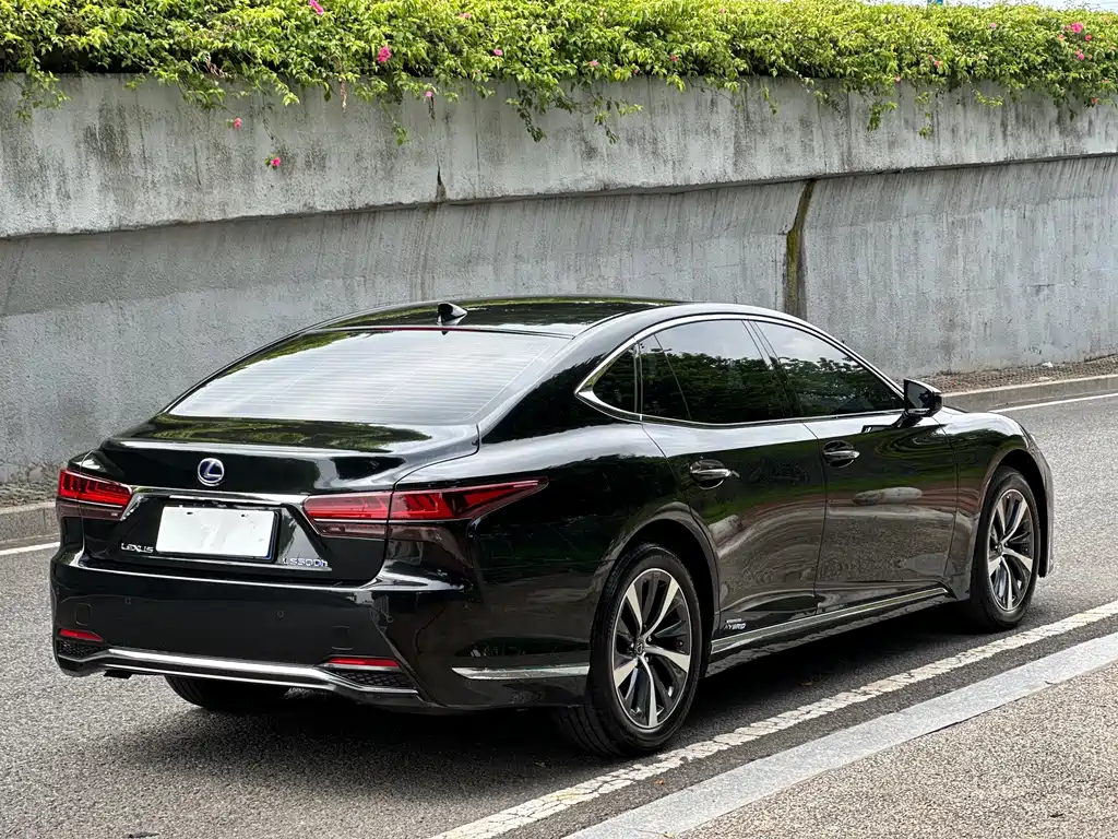 Lexus LS 2022 — фото 8