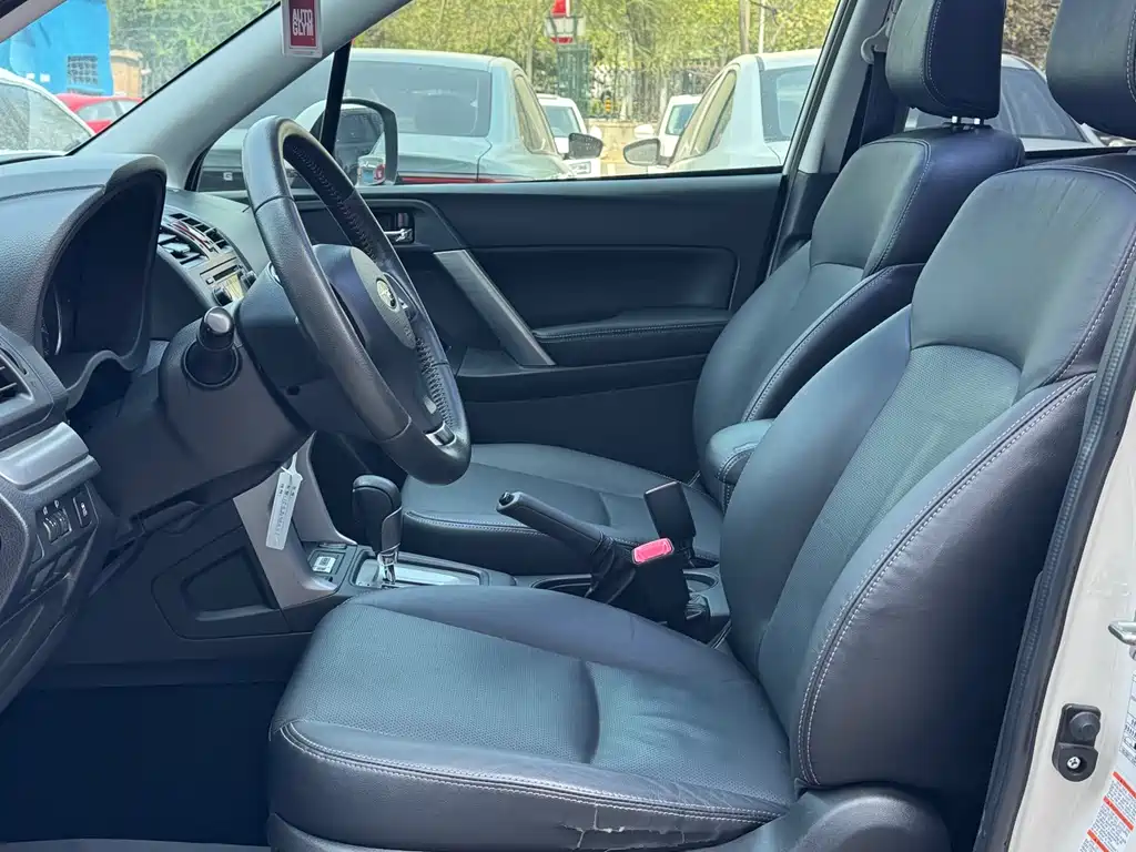 Subaru Forester 2015 — фото 11