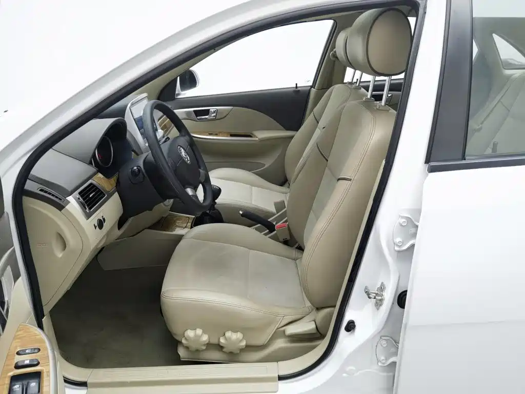 Buick Excelle 2016 — фото 10