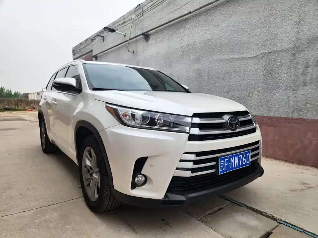 Toyota Highlander 2018 — фото 1