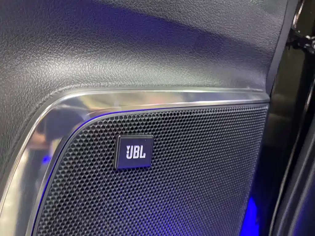 Toyota Alphard 2020 — фото 17