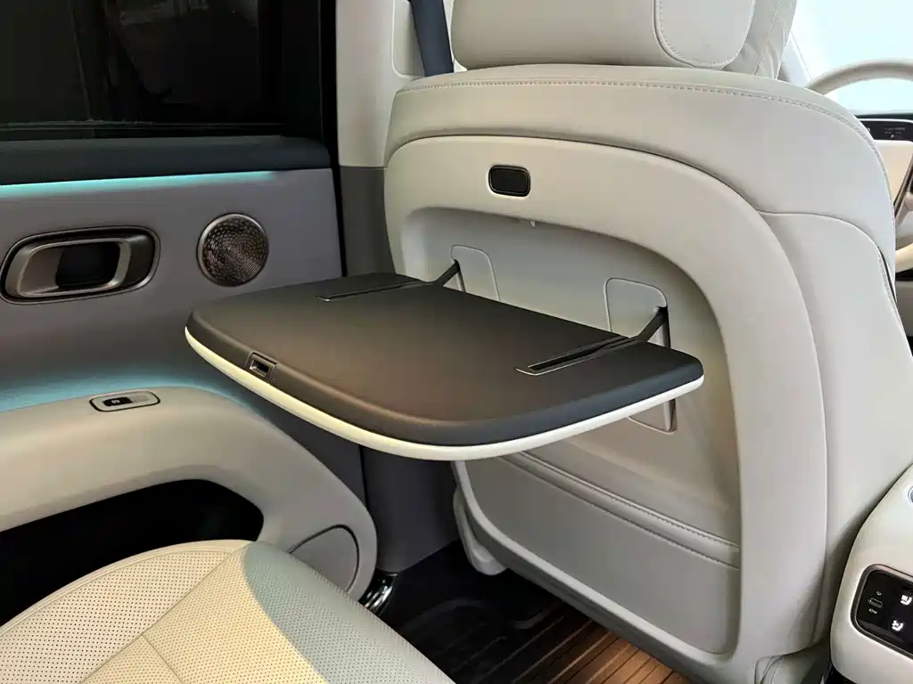 Li Auto i8 2025 — фото 11