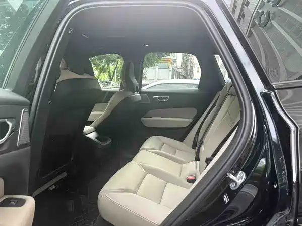 Volvo XC60 2025
