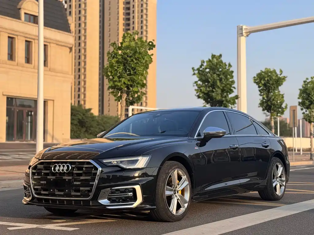 Audi A6L 2022 — фото 1