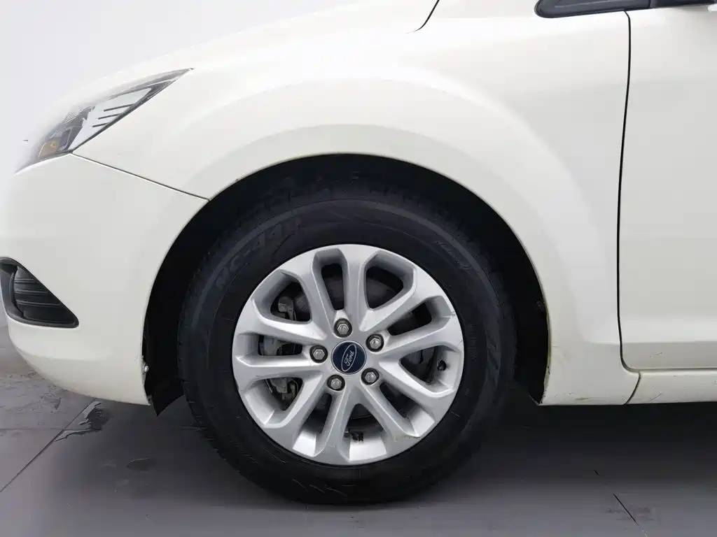 Ford Focus 2013 — фото 17