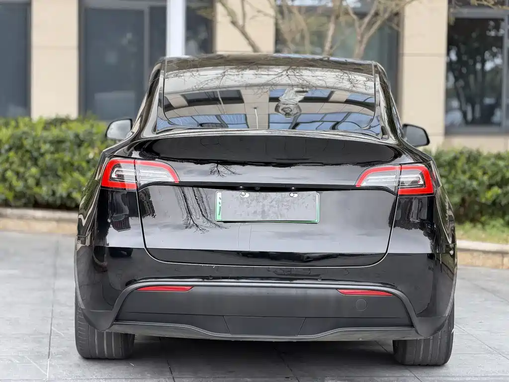 Tesla Model Y 2023 — фото 9