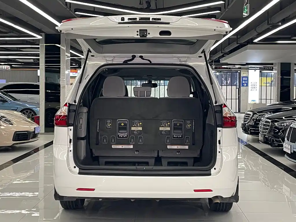 Toyota Sienna 2016 — фото 53