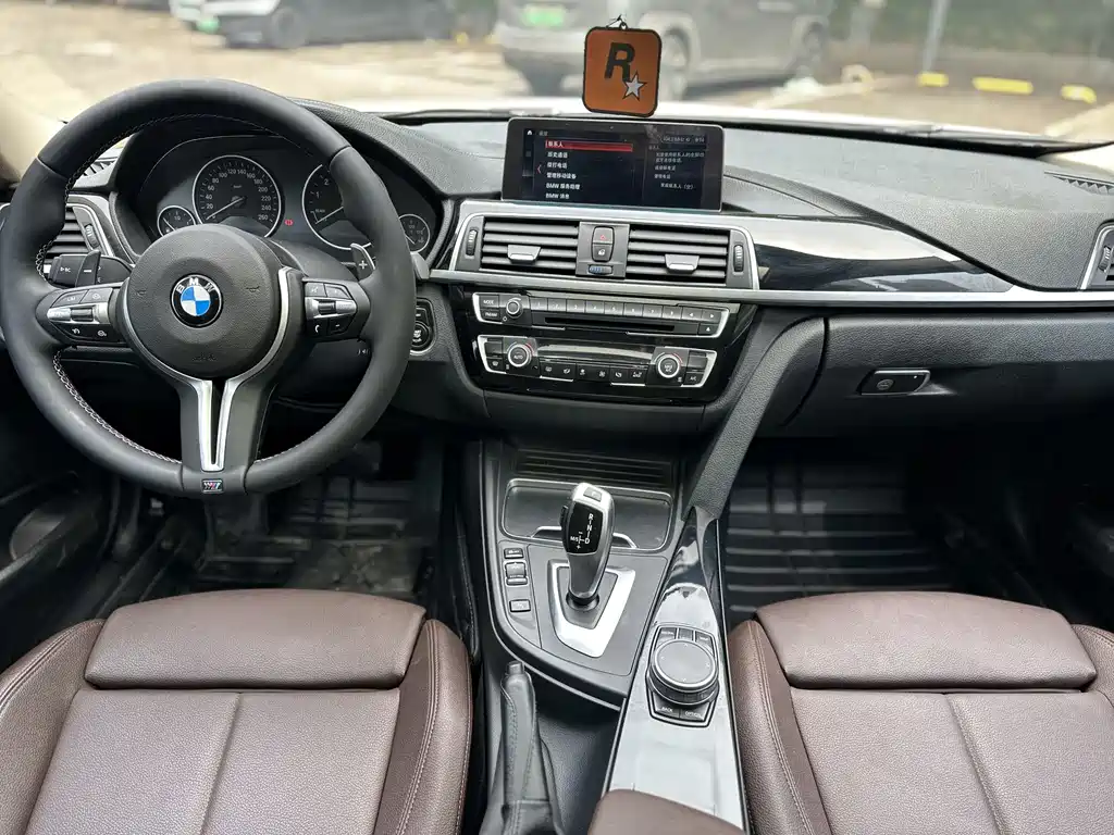 BMW 3 Series 2018 — фото 12