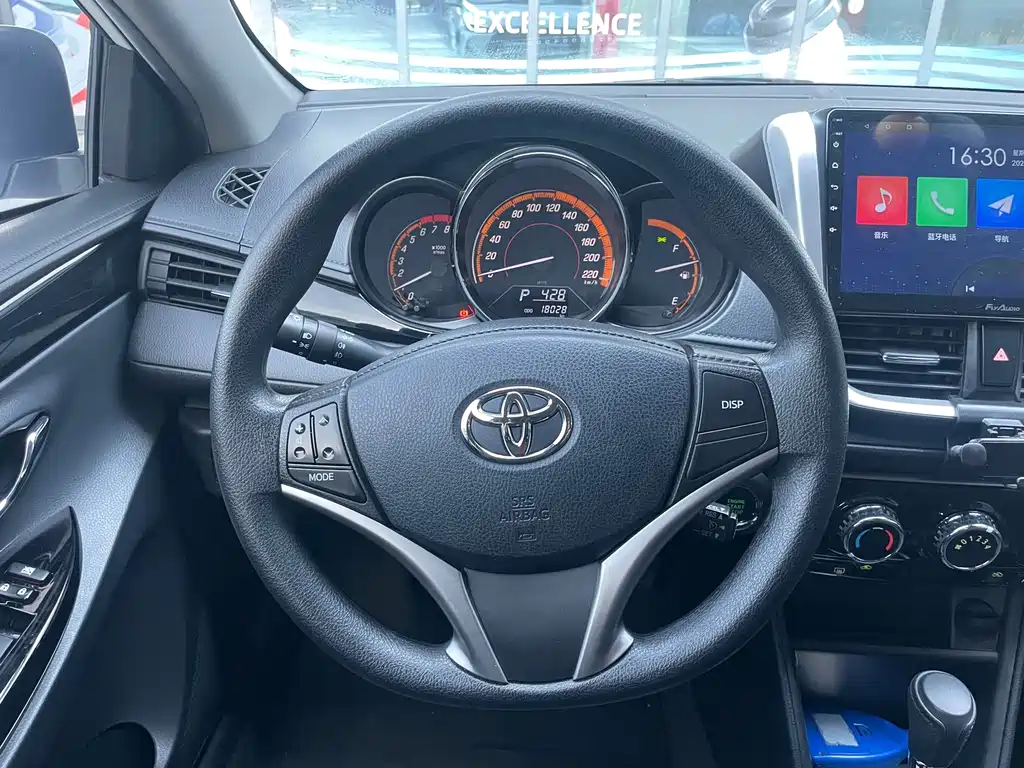 Toyota Yaris L 2022 — фото 15