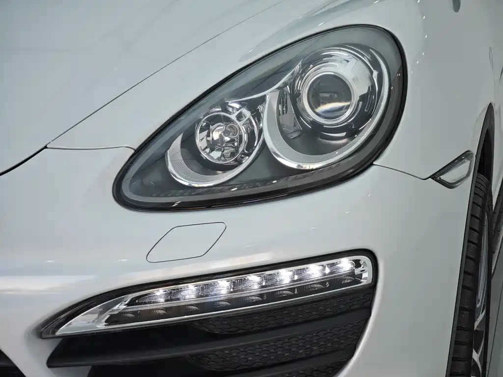 Porsche Cayenne 2013 — фото 12