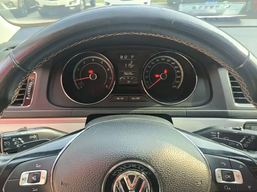 Volkswagen Cross Lavida 2016 — фото 12