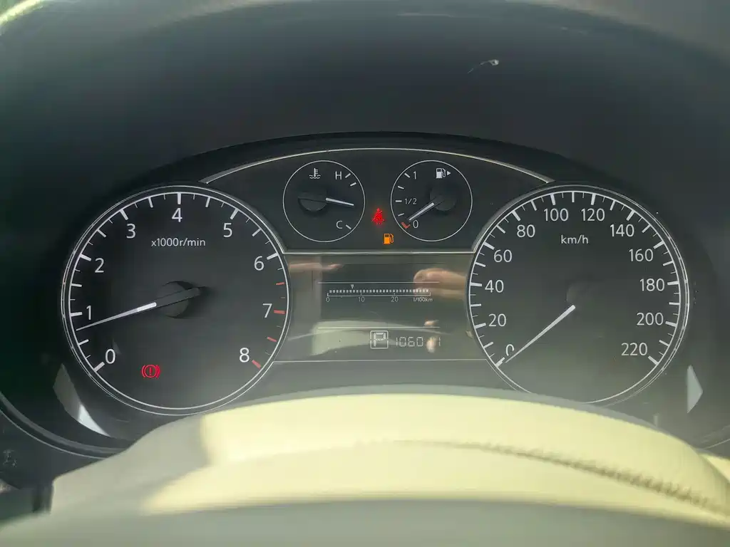 Nissan Tiida 2015 — фото 11
