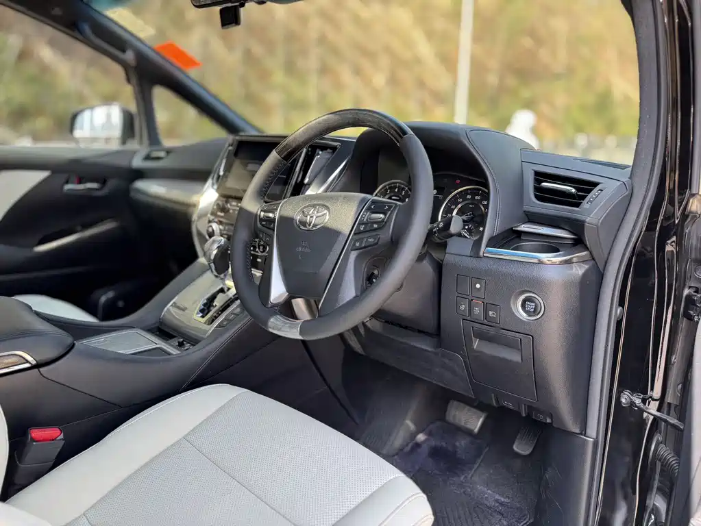 Toyota Alphard 2026 — фото 12