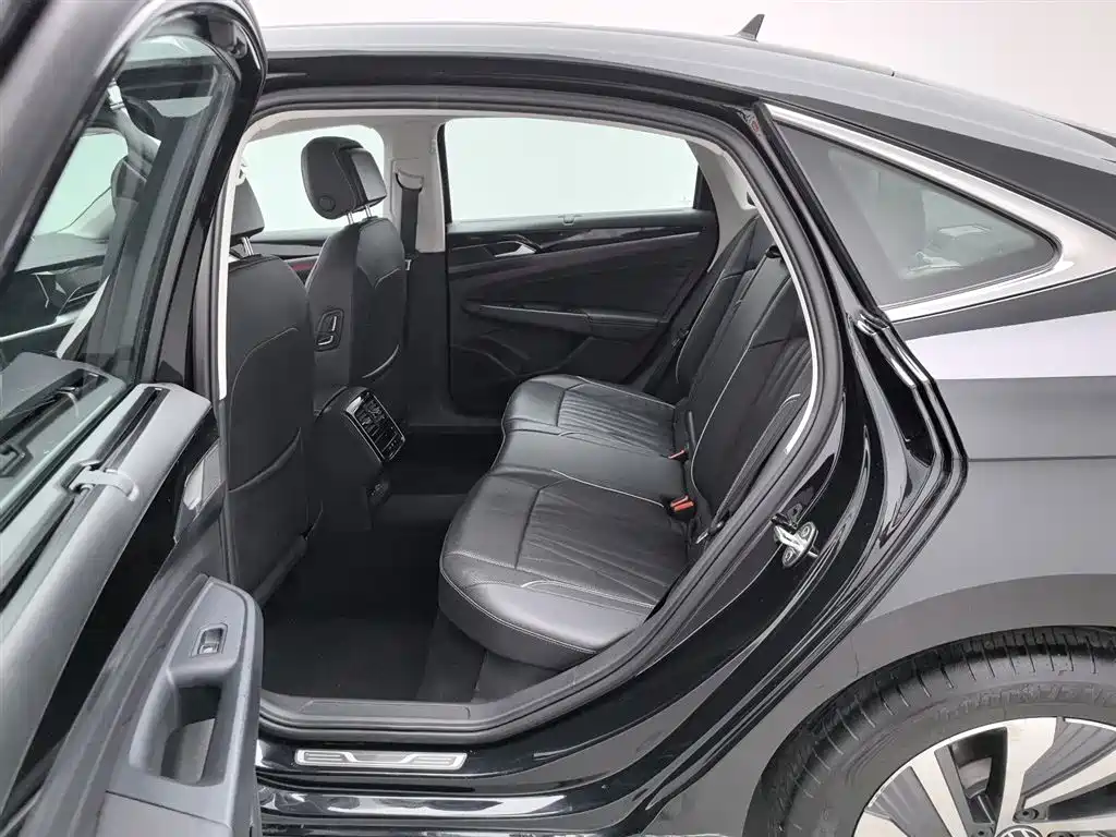 Volkswagen Passat PHEV 2022 — фото 15