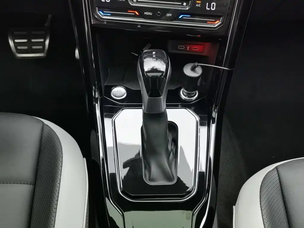 Volkswagen T-Roc 2025 — фото 13