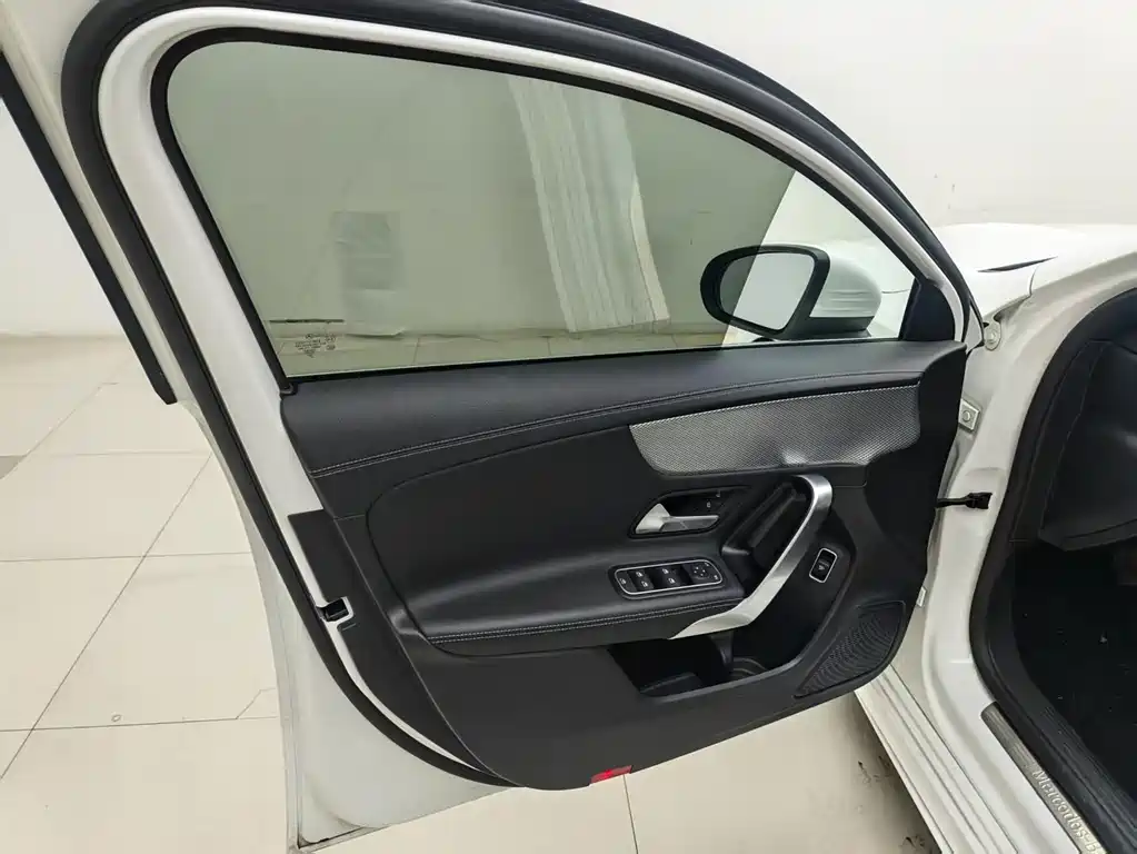 Mercedes-Benz A-Class 2023 — фото 13