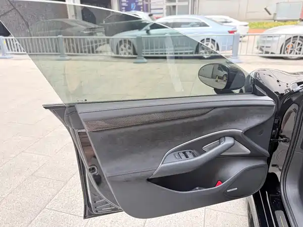 Xiaomi SU7 Ultra 2025